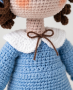 Feminine crochet doll – a classic blue touch - Image 3