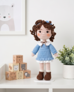 Feminine crochet doll – a classic blue touch - Image 2
